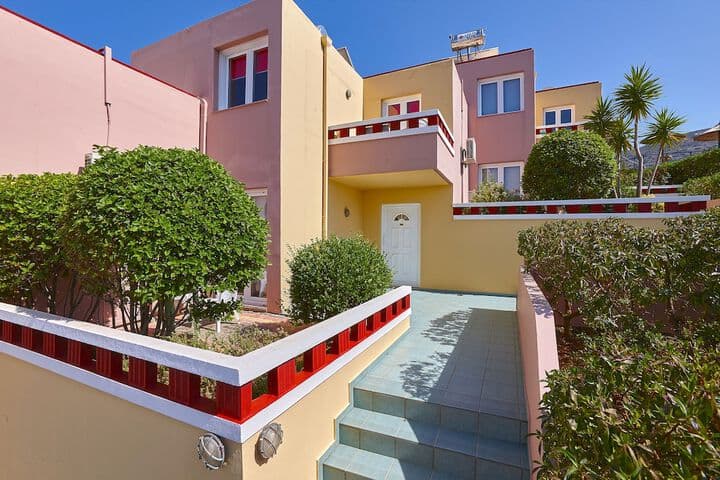 Everest Apartments photo 5