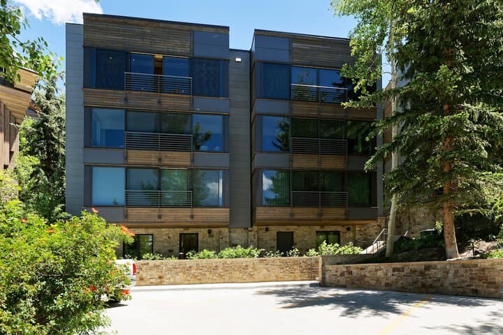 Durant Condominiums by Frias photo 3