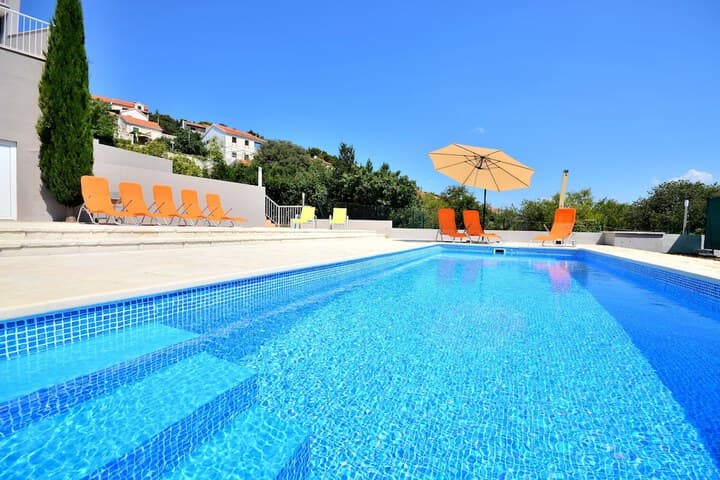 Sutivan destination view