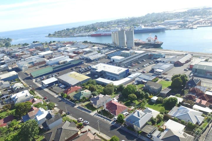 The Grand on Macfie photo 3