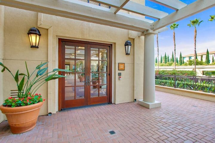 Global Luxury Suites at the Village photo 2