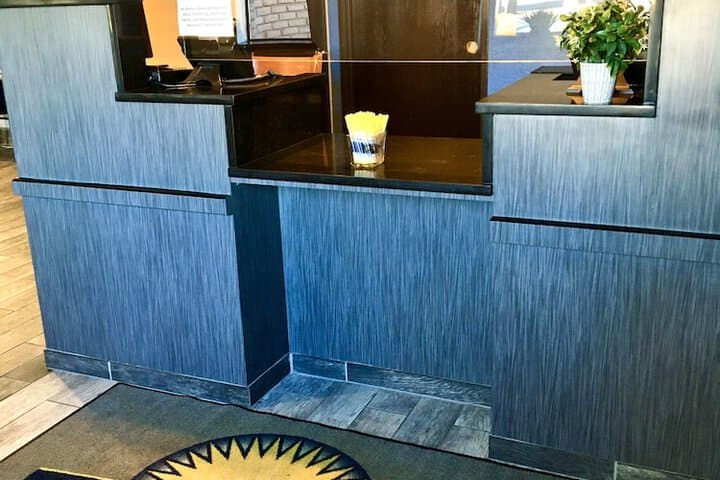 Days Inn & Suites by Wyndham Traverse City photo 4