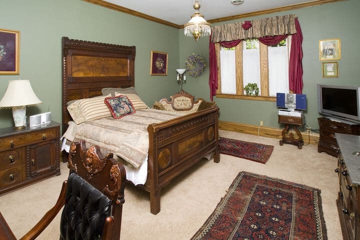 The Victorian Tudor Inn photo 5