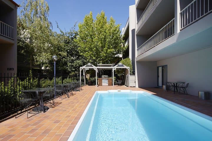 Pinnacle Apartments photo 2