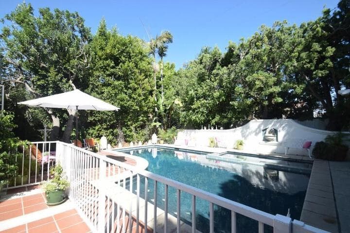Beverly Hills Celebrity Home photo 5