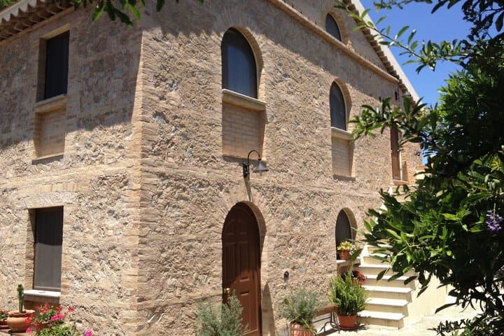 Contrada Taverna destination view