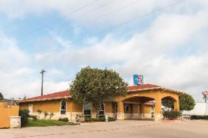 Motel 6 Alvarado TX photo 1