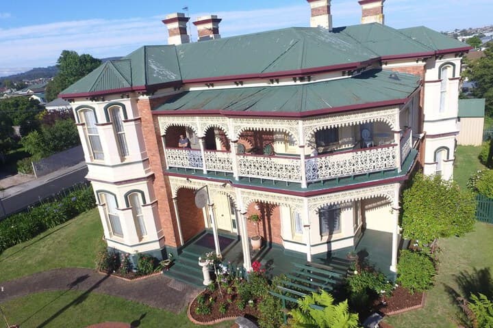The Grand on Macfie photo 4