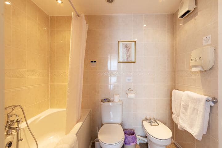 Hubert House Guesthouse photo 5