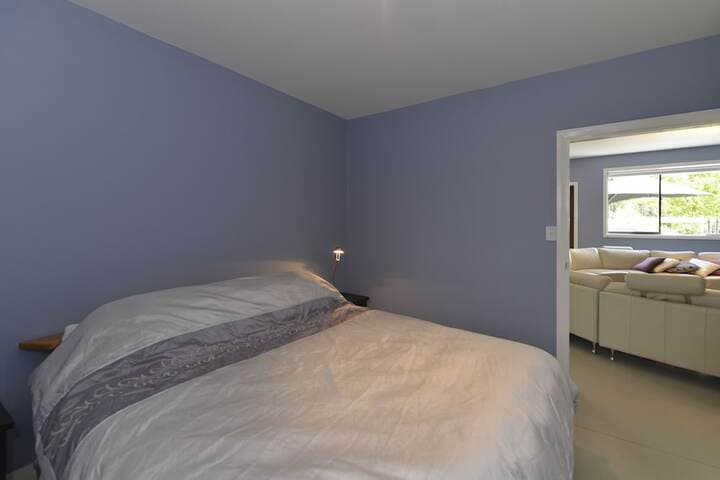 Lakefront Holiday Home photo 5