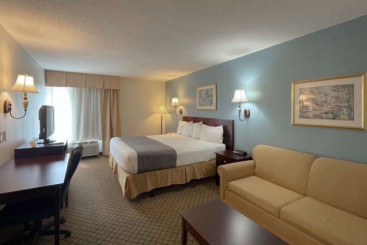 Clarion Pointe Dillard near Blue Ridge Mountains photo 1
