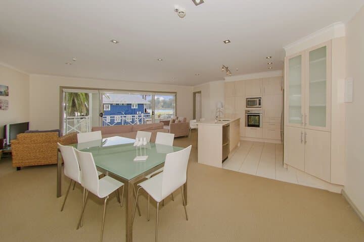 Crowsnest Apartments photo 5