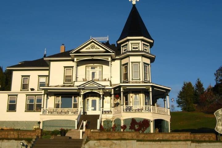 Point Lighthouse destination view