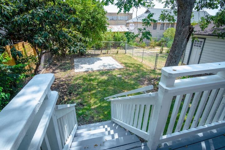 Downtown Remodeled Cozy 2br / 1ba Home Sleeps 8 photo 3