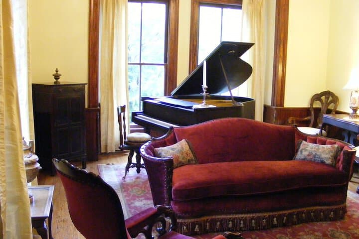 Adair Manor Bed& Breakfast photo 3