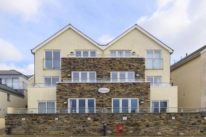 The Beach House & Porth Sands Apartments photo 4