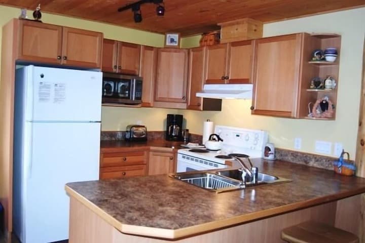 Creekview Court by Apex Accommodations photo 3
