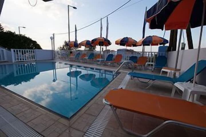 Heliotrope Apartments photo 4