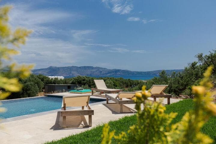 Agarathos Traditional Rooms with Pool photo 4