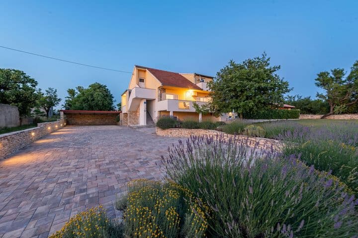 Villa Basil photo 4