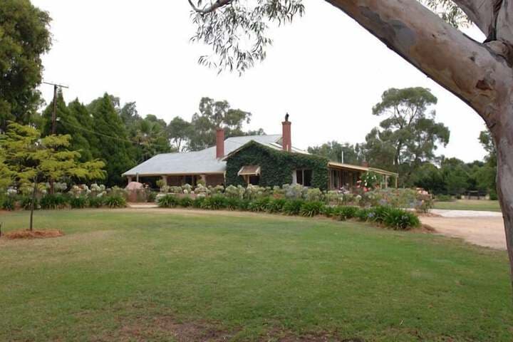 Barristers Block Vigneron Villa photo 2