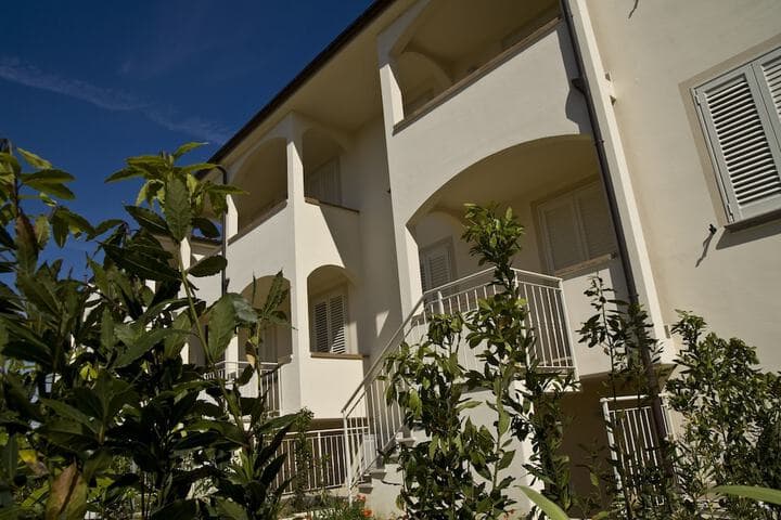 Villette Tina photo 4