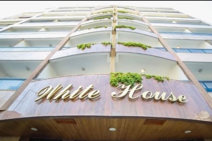 White House Apartments photo 5