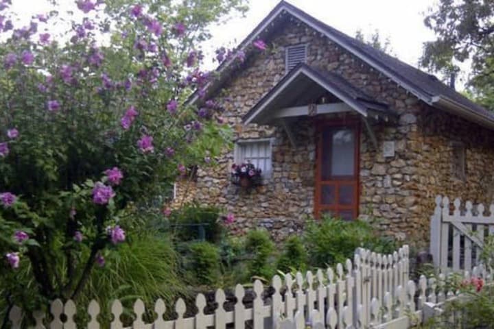 Rock Cottage Gardens B&B photo 4