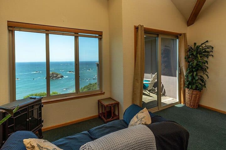 Turtle Rocks Oceanfront Inn photo 4