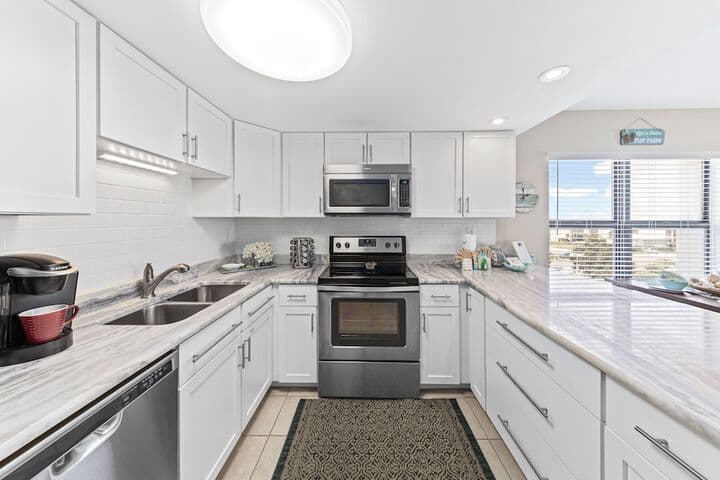 Island Sunrise Condos by Hosteeva photo 2