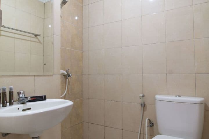 RedDoorz Apartment at Margonda Residence photo 5