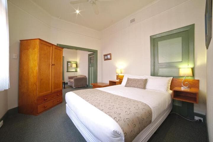 Large Studio Apartment With Spa Central Ballarat photo 2