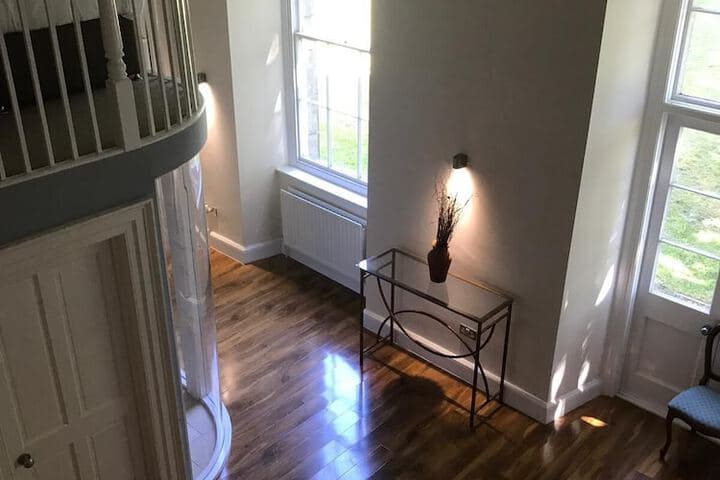 Ellison Hall photo 4
