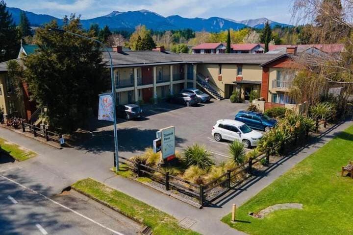 Tussock Peak Lodge photo 2