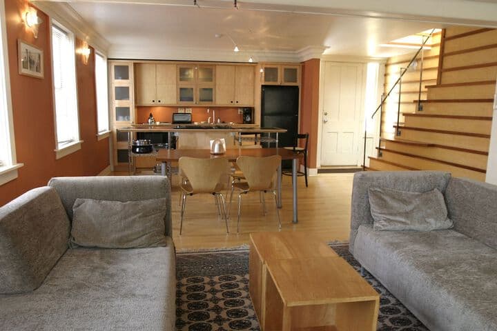 Inn on Columbia photo 3
