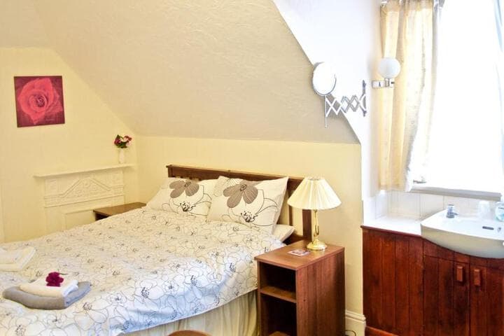 Landguard House Bed Only photo 5