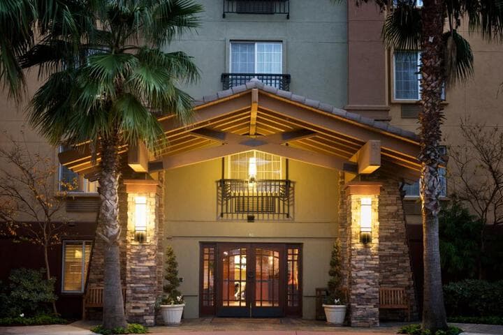 Larkspur Landing Hillsboro An All Suite Hotel photo 2
