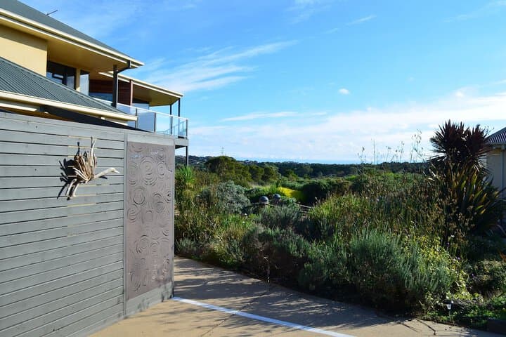 Hilltop Apartments Phillip Island Adults Only photo 3