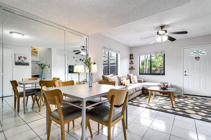 2 Bed2 Bath House with Backyard Jacuzzi photo 2