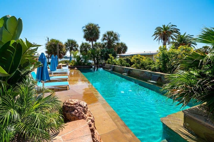 Little Bay Club photo 5