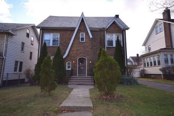 Newark Hansbury Multi Level House photo 5