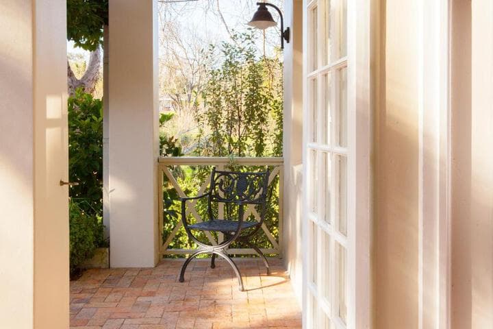 33 Strawberry Lane Studio&Cottage photo 4