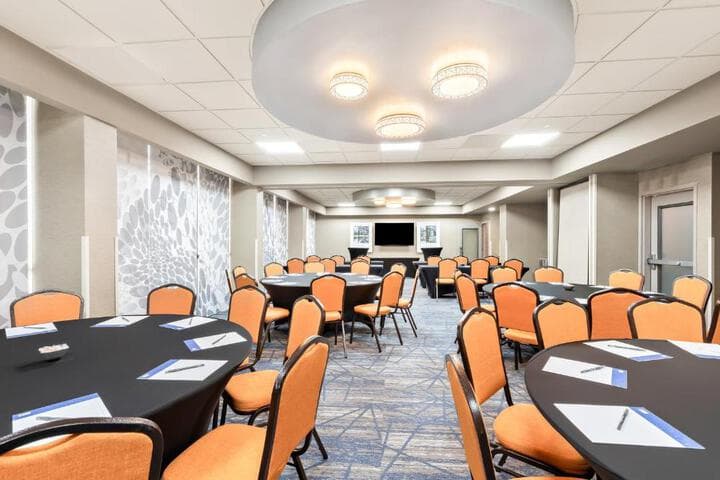 Holiday Inn Express Atlanta Nw Galleria Area photo 2