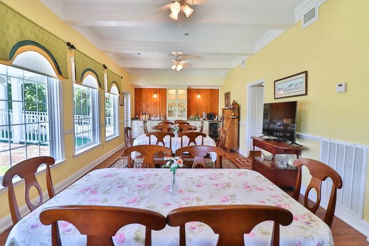 The Cypress Inn Bed & Breakfast photo 3