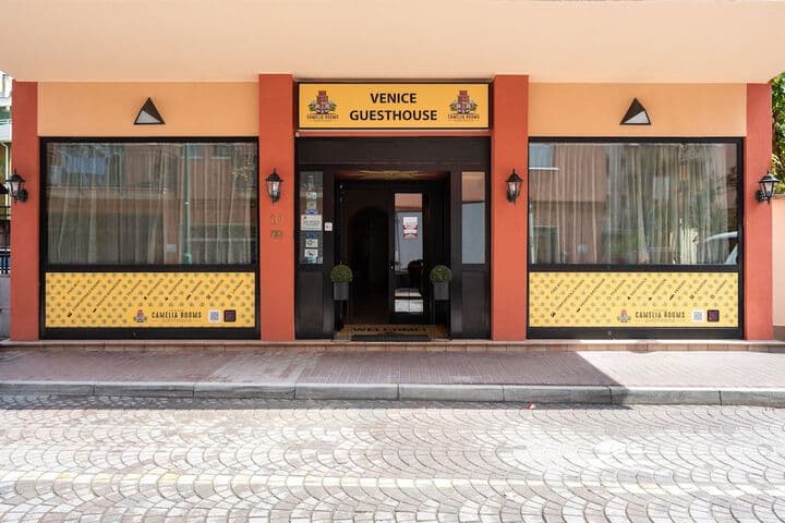 CAMELIA ROOMS VENICE GUESTHOUSE photo 3