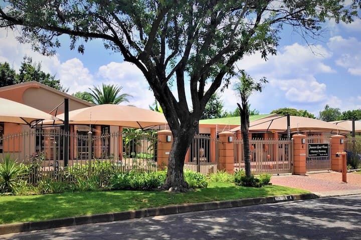 Premiere Guest House photo 3