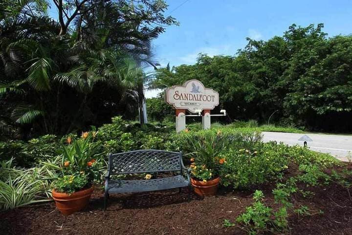 Sandalfoot Beachfront Condominium photo 2