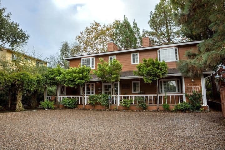 J Patrick Inn photo 3