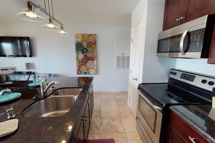 Maravilla Seawall Condos by AB Sea photo 2