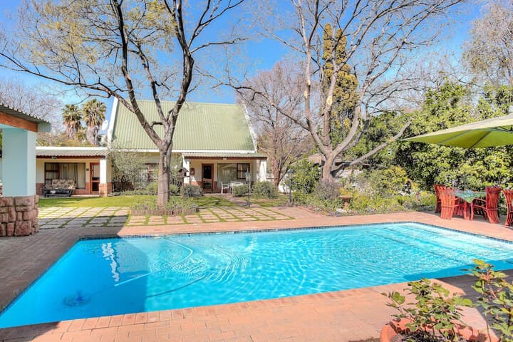 Sunninghill Guest Lodge photo 4